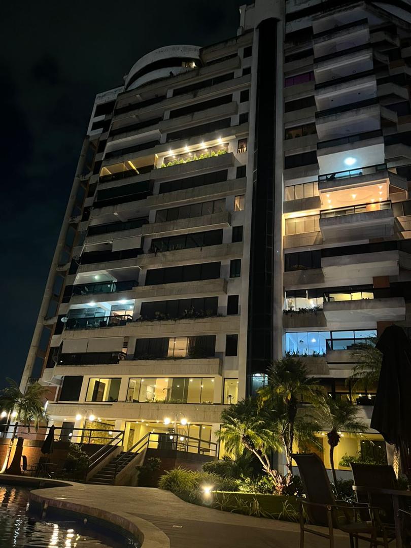 Lujoso apartamento en Altos de Guataparo
